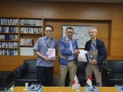 Menbud Fadli Zon Dorong Penguatan Studi Kebudayaan Indonesia di Osaka Menbud Fadli Zon Dorong Penguatan Studi Kebudayaan Indonesia di Osaka