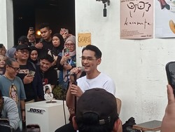 Afgan Bawa Nuansa Pop Lama yang Dirindukan Lewat Kacamata