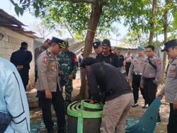 Aparat TNI-Polri Ubrak-abrik Arena Judi Sabung Ayam di Pasuruan
