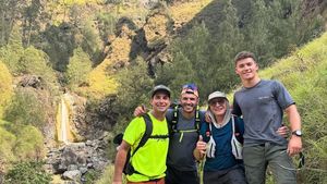 Foto Holgado Mendaki Gunung Rinjani Lewat Jalur Torean