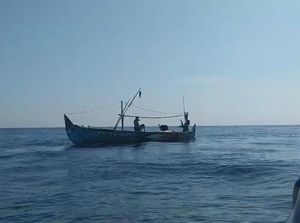 2 ABK Korban Kapal Tenggelam di Pasuruan Diselamatkan Pemancing 2 ABK Korban Kapal Tenggelam di Pasuruan Diselamatkan Pemancing