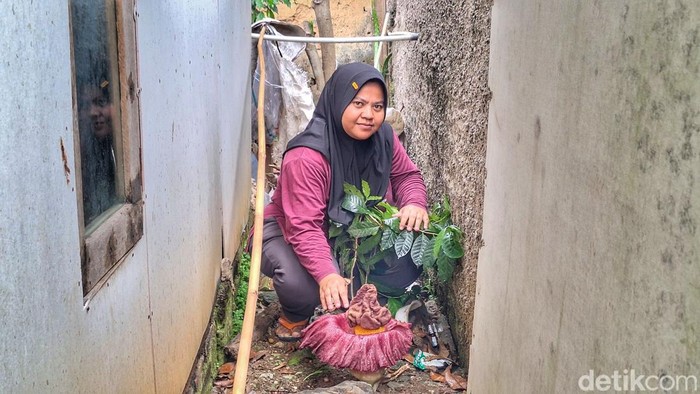 Aneng Yunengsi (52), saat wawancara bersama awak media, Senin (13/10/2025).