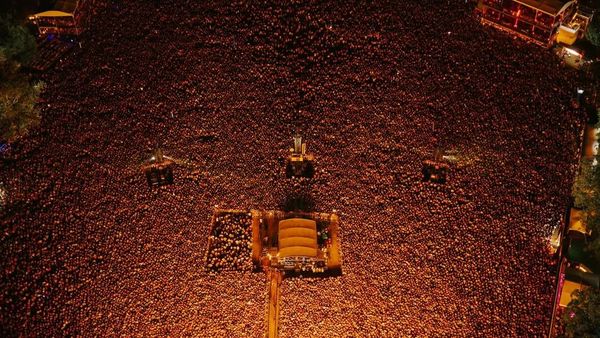 Gokil! Foto Lautan Manusia Nonton Sabrina Carpenter di Texas