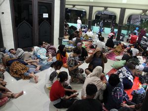 Hujan Deras Picu Banjir di Medan, Ribuan Rumah Terdampak-Warga Mengungsi Hujan Deras Picu Banjir di Medan, Ribuan Rumah Terdampak-Warga Mengungsi