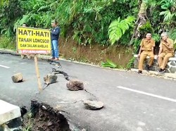 Jalan Raya Kujang Tasikmalaya Retak-Amblas Akibat Hujan Deras