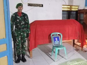 Tangis Pecah Sambut Kopda Amin asal Kebumen Gugur Diserang OPM Tangis Pecah Sambut Kopda Amin asal Kebumen Gugur Diserang OPM