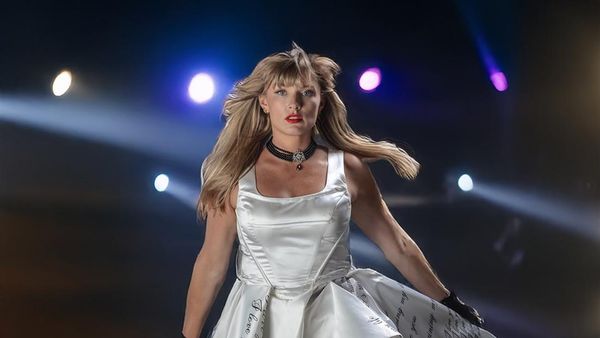 Potret Wanita yang Bekerja Jadi Taylor Swift KW, Dibayar Rp 9 Juta per Jam
