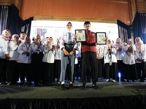 Sejumlah Siswa Sekolah Rakyat Dapat Beasiswa Kuliah & Dapat Jaminan Kerja Sejumlah Siswa Sekolah Rakyat Dapat Beasiswa Kuliah & Dapat Jaminan Kerja