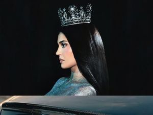 Kylie Jenner Tampil Memukau Pakai Mahkota Desainer Indonesia Rinaldy Yunardi Kylie Jenner Tampil Memukau Pakai Mahkota Desainer Indonesia Rinaldy Yunardi