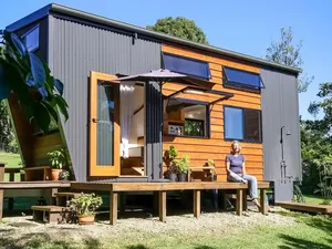 Harga Rumah Gila-Gilaan, Wanita Tua Ini Pilih Bangun Rumah Mungil Sendiri Harga Rumah Gila-Gilaan, Wanita Tua Ini Pilih Bangun Rumah Mungil Sendiri