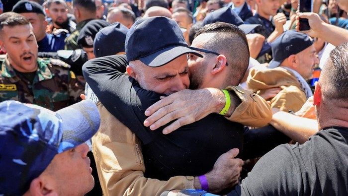 Tangis Keluarga Sambut Jenazah Warga Palestina yang Kembali dari Israel