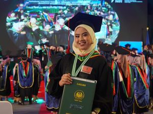 Cerita Wisudawan Terbaik UNJ Lulus Langsung Jadi Manager, Apa Tipsnya? Cerita Wisudawan Terbaik UNJ Lulus Langsung Jadi Manager, Apa Tipsnya?