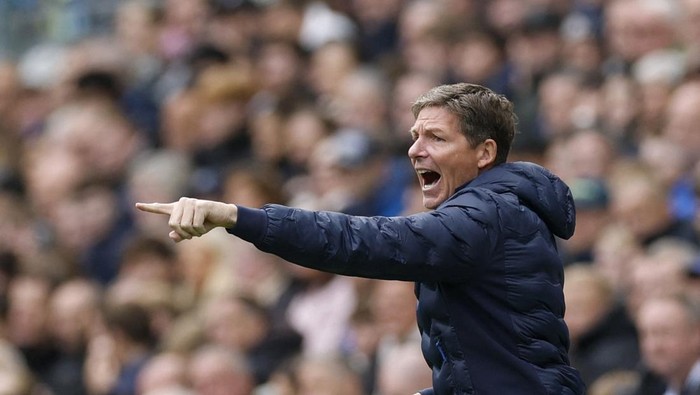 Soccer Football - Premier League - Everton v Crystal Palace - Hill Dickinson Stadium, Liverpool, Britain - October 5, 2025 Crystal Palace manager Oliver Glasner reacts Action Images via Reuters/Jason Cairnduff EDITORIAL USE ONLY. NO USE WITH UNAUTHORIZED AUDIO, VIDEO, DATA, FIXTURE LISTS, CLUB/LEAGUE LOGOS OR LIVE SERVICES. ONLINE IN-MATCH USE LIMITED TO 120 IMAGES, NO VIDEO EMULATION. NO USE IN BETTING, GAMES OR SINGLE CLUB/LEAGUE/PLAYER PUBLICATIONS. PLEASE CONTACT YOUR ACCOUNT REPRESENTATIVE FOR FURTHER DETAILS..