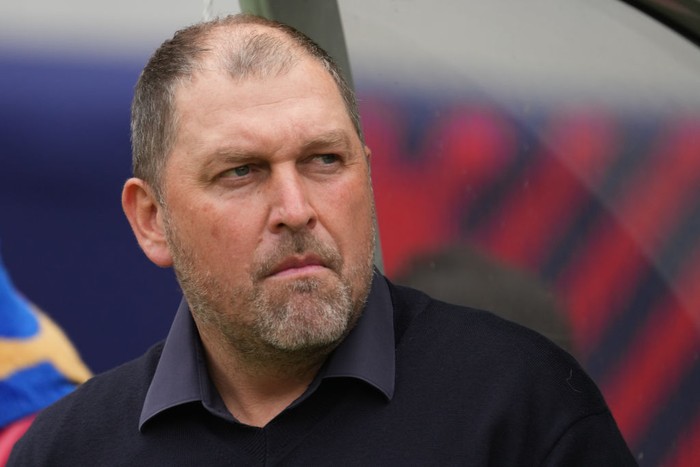 CHOFU, JAPAN - MAY 19: Peter Cklamovski,coach of FC Tokyo looks on prior to the J.LEAGUE MEIJI YASUDA J1 15th Sec. match between FC Tokyo and Yokohama F•Marinos at Ajinomoto Stadium on May 19, 2024 in Chofu, Tokyo, Japan. (Photo by Hiroki Watanabe/Getty Images)