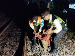 Pria di Bekasi Curi Kabel Rel KA, KAI Ungkap Risiko Kecelakaan Pria di Bekasi Curi Kabel Rel KA, KAI Ungkap Risiko Kecelakaan