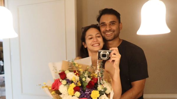 7 Potret Pevita Pearce Rayakan Ultah ke-33, Pamer Kemesraan Dengan Suami
