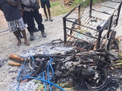 Pria Diduga ODGJ Bakar Motor-Rusak Rumah Ortu di Kupang
