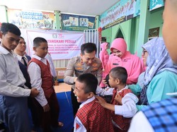 Bhayangkari Bojonegoro Bakti Sosial di SLB Putra Harapan