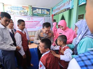 Bhayangkari Bojonegoro Bakti Sosial di SLB Putra Harapan Bhayangkari Bojonegoro Bakti Sosial di SLB Putra Harapan