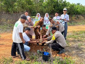 Rekor, Polres Rohul Tanam Pohon Serentak di 33 Sekolah Dukung Green Policing Rekor, Polres Rohul Tanam Pohon Serentak di 33 Sekolah Dukung Green Policing