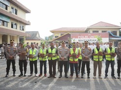 Polres Pekanbaru Beri Award Bhabin-Satkamling Garda Terdepan Penjaga Keamanan