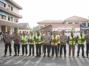 Polres Pekanbaru Beri Award Bhabin-Satkamling Garda Terdepan Penjaga Keamanan Polres Pekanbaru Beri Award Bhabin-Satkamling Garda Terdepan Penjaga Keamanan