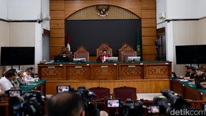 Video Ortu Nadiem Kecewa Praperadilan Ditolak, Singgung Tom Lembong-Hasto