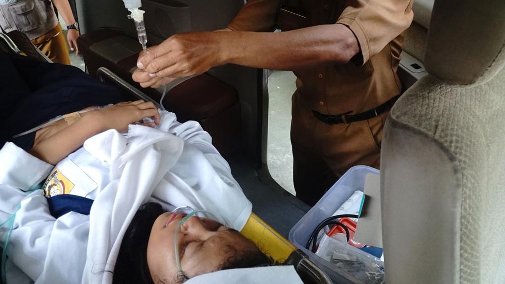 Puluhan Siswa Keracunan MBG di Tulungagung Puluhan Siswa Keracunan MBG di Tulungagung