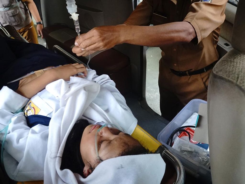 Puluhan Siswa Keracunan MBG di Tulungagung Puluhan Siswa Keracunan MBG di Tulungagung