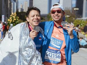 Ariel NOAH hingga Raffi Ahmad Ikut Chicago Marathon, Suporter Gak Kalah Heboh Ariel NOAH hingga Raffi Ahmad Ikut Chicago Marathon, Suporter Gak Kalah Heboh
