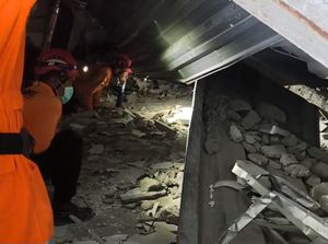 Panggilan Terakhir Penyelamat di Reruntuhan Ponpes Al Khoziny