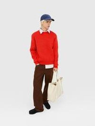 UNIQLO JW Anderson Fall/Winter 2025 dirilis pada Oktober 2025 yang terinspirasi dari gaya warisan khas Inggris.