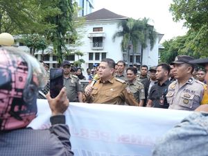 Pemkot Tawarkan Alternatif Lokasi Bebas Sewa-Parkir Liar ke Pedagang Losari Pemkot Tawarkan Alternatif Lokasi Bebas Sewa-Parkir Liar ke Pedagang Losari