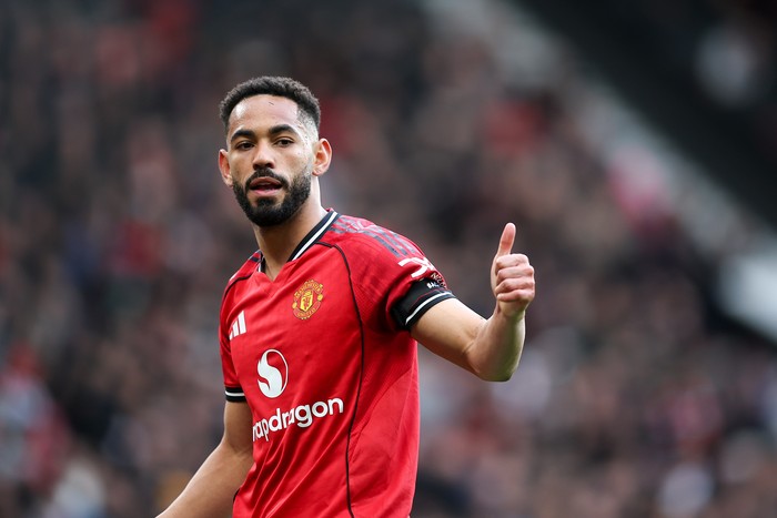 MANCHESTER, ENGLAND - OCTOBER 4: Matheus Cunha of Manchester United gives a thumbs up during the Premier League match between Manchester United and Sunderland at Old Trafford on October 4, 2025 in Manchester, England. (Photo by Daniel Chesterton/Offside/Offside via Getty Images)