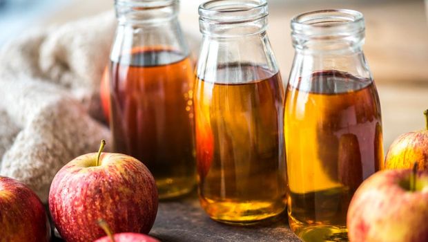 Air cuka apel mengandung zat besi, kalium, magnesium, dan asam asetat yang bisa memangkas berat badan sehingga cocok bagi pejuang diet.
