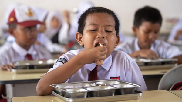 Anak Sekolah di Sumsel Antusias Nikmati Program Makan Bergizi Gratis