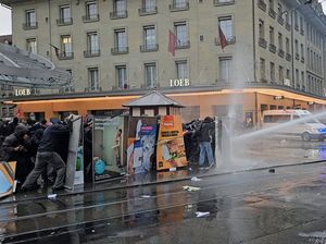 Demo Pro-Palestina di Swiss Berujung Bentrokan Demo Pro-Palestina di Swiss Berujung Bentrokan