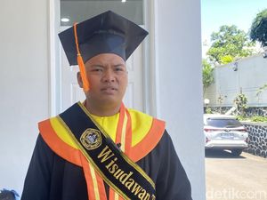 Titik Balik Diko, Ditinggal Ortu Berujung Jadi Mahasiswa Terbaik