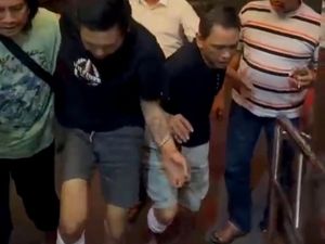Polisi Tembak Dua Pembobol Rumah Lintas Provinsi di Mojokerto Polisi Tembak Dua Pembobol Rumah Lintas Provinsi di Mojokerto