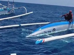 Perahu Ditumpangi Turis Inggris Terbalik di Perairan Bunutan Karangasem