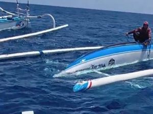 Perahu Ditumpangi Turis Inggris Terbalik di Perairan Bunutan Karangasem Perahu Ditumpangi Turis Inggris Terbalik di Perairan Bunutan Karangasem