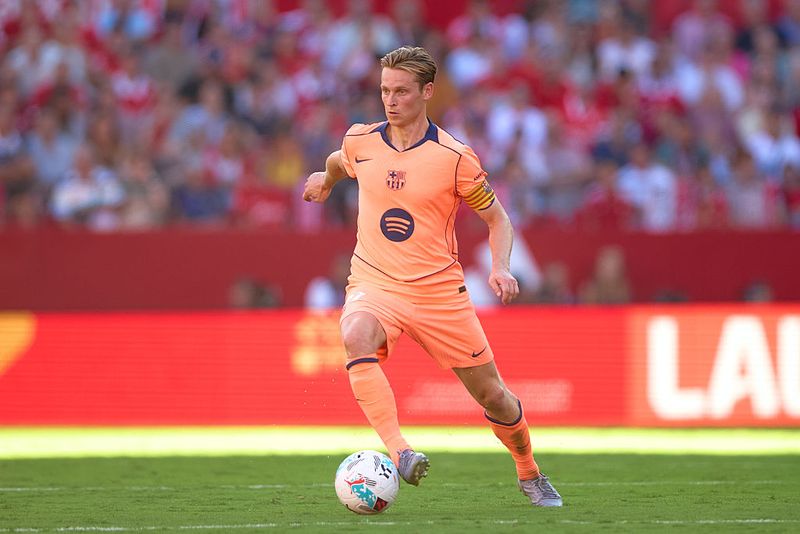 Frenkie De Jong SEVILLE, SPAIN - OCTOBER 05: Frenkie De Jong of FC Barcelona in action during the LaLiga EA Sports match between Sevilla FC and FC Barcelona at Estadio Ramon Sanchez Pizjuan on October 05, 2025 in Seville, Spain. (Photo by Fran Santiago/Getty Images)