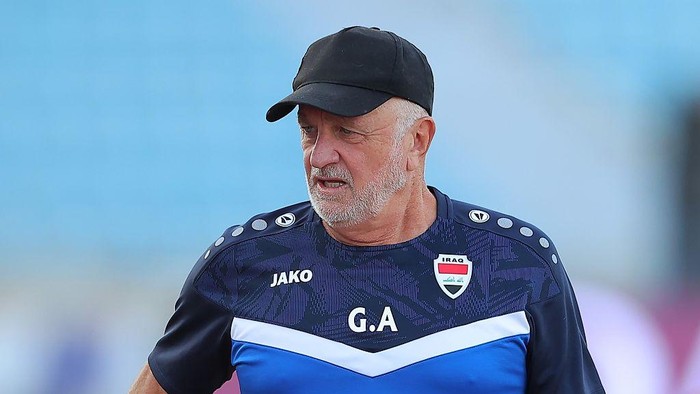Iraqs head coach Graham Arnold attends a training session prior to the FIFA World Cup qualifier Group C third-round match between Jordan and Iraq at Amman International Stadium on June 9, 2025, in Amman, Jordan. (Photo by Ameen Ahmed/NurPhoto via Getty Images)