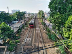 Bupati Aep Desak Percepatan Operasional KRL hingga Karawang