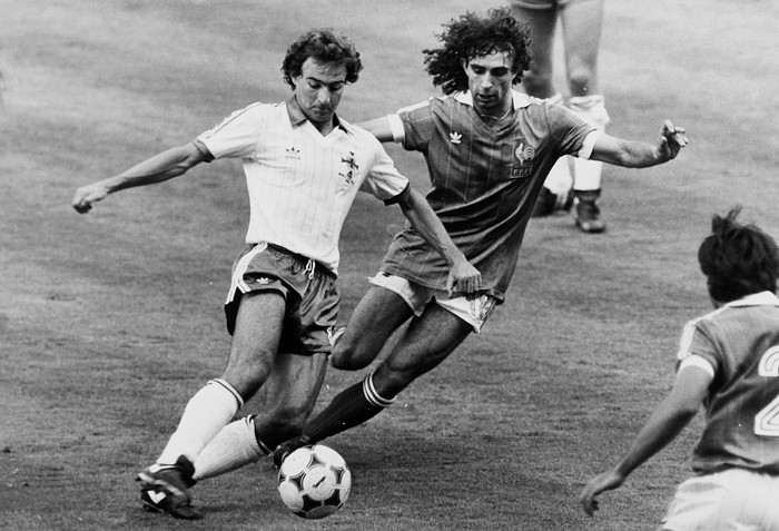 Irlandia Utara Piala Dunia 1982 Football WC 1982: France - Northern Ireland; O'Neill, Rocheteau. (Photo by: RDB/Dukas/Universal Images Group via Getty Images)