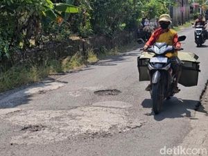 300 Kilometer Jalan Milik Kabupaten Trenggalek Rusak, Utang Jadi Solusi 300 Kilometer Jalan Milik Kabupaten Trenggalek Rusak, Utang Jadi Solusi