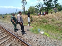 Kakek Pencari Rongsokan Tewas Tertabrak KA Penataran di Pasuruan Kakek Pencari Rongsokan Tewas Tertabrak KA Penataran di Pasuruan