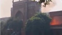 Kompleks Taj Mahal Kebakaran!