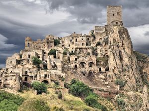 Cantik tapi Berbahaya, Craco Kota Mati yang Bisa Ambruk Kapan Saja! Cantik tapi Berbahaya, Craco Kota Mati yang Bisa Ambruk Kapan Saja!