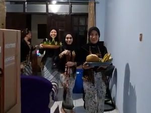 Viral Bukan Kue Biasa! Kejutan Ultah Wanita Ini Justru Pakai Sesajen Viral Bukan Kue Biasa! Kejutan Ultah Wanita Ini Justru Pakai Sesajen